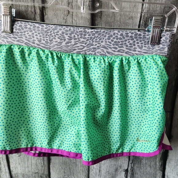 NIKE Girl's Green with Polka Dots Dri Fit‎ Shorts - Picture 3 of 6